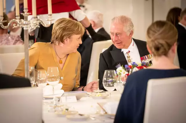 Beim Staatsbankett am Abend zu Ehren des Königs sind zahlreiche Gäste geladen. Darunter auch die ehemalige Kanzlerin Angela Merkel (Foto: Bundesregierung / Bergmann).