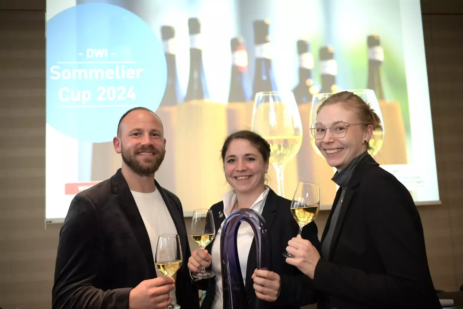 v.l.n.r.: Lukas Sermann, Sommelier und Winzer in Altenahr (2.), Katharina Iglesias, Sommelière in der wineBank Hamburg (1.), Maike Witfang, Sommelière im Atrium Hotel Mainz (3.).