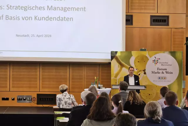 Marc Dreßler, Professor für Betriebswirtschaftslehre am Weincampus Neustadt, mit Empfehlungen zum strategischen Kundenmanagement.