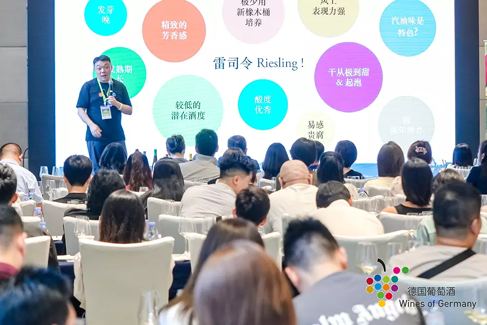 Riesling & Co. China Roadshow 2024 - gut besuchte Seminare mit Mateus Wu.