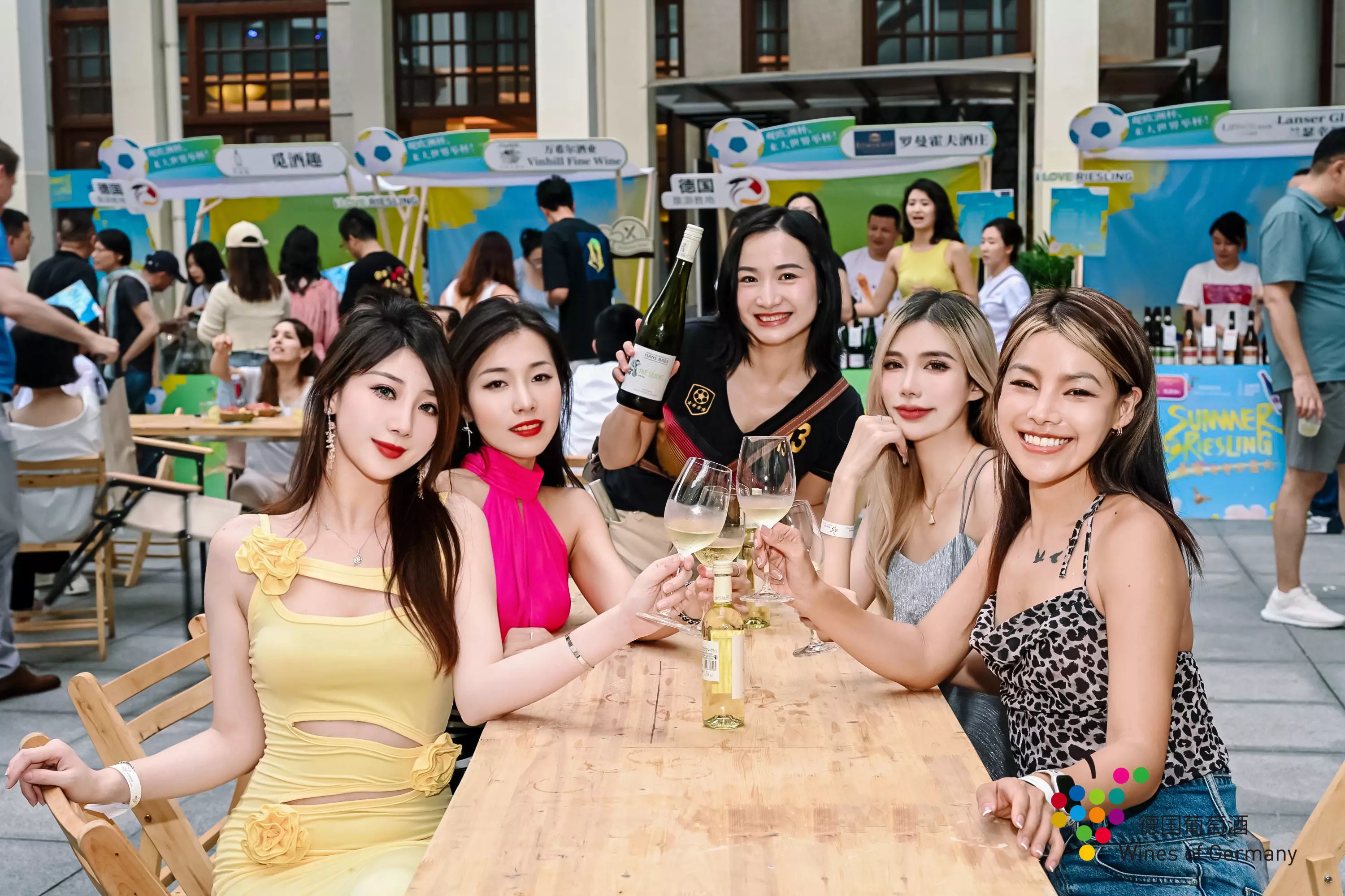 "Summer of Riesling" ist die jährliche Verbraucherkampagne von Wines of Germany in China, eine kanalübergreifende Werbekampagne für Fachhandel, Einzelhandel, Gastronomie und E-Commerce, die darauf abzielt, Qualität und die Vielfalt des Rieslings und anderer deutscher Rebsorten samt ihrer Kombinationsmöglichkeiten mit der asiatischen Küche zu präsentieren.