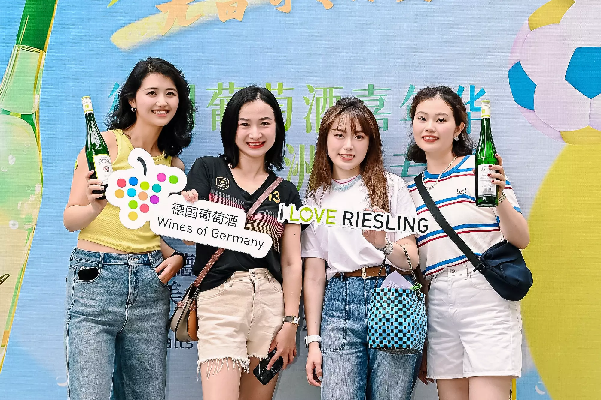 Durch die Veranstaltung von "Summer of Riesling" - Partys in ganz China bringt die Initiative den chinesischen Verbrauchern die köstlichen Erlebnisse näher, die deutsche Weine bieten, und schafft eine einzigartige Verbindung von Sommerfeeling und Weingenuss.