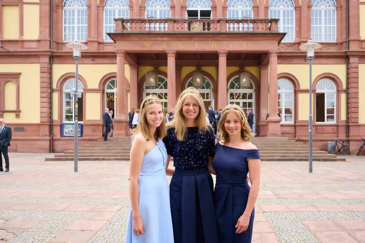 Das 75. Majestäten-Trio zur Jubiläumsfeier des Deutschen Weinbauverband in Neustadt.
